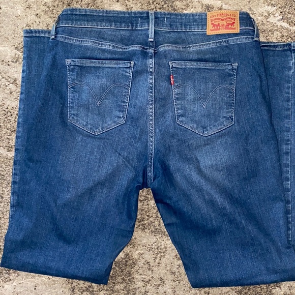 🌟EUC Levi’s Classic Mid Rise Skinny Jeans - Picture 3 of 6